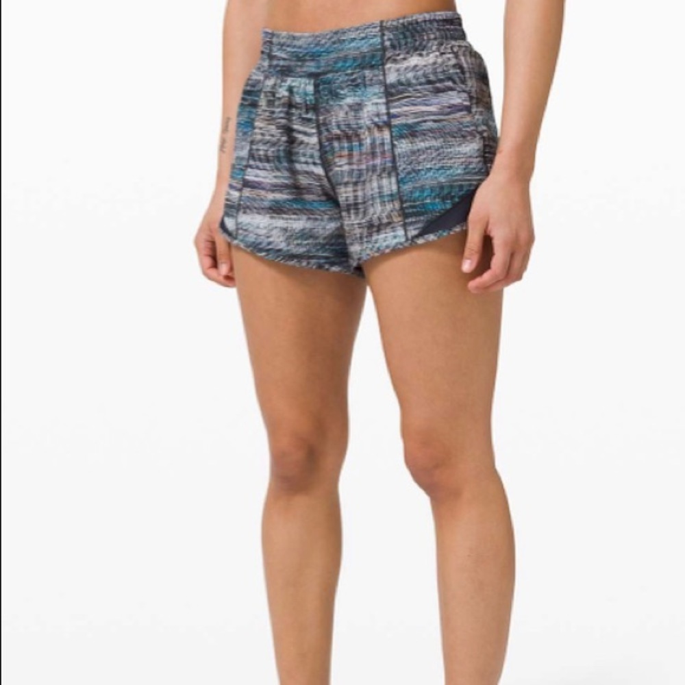 Lululemon hotty hot short 4” size 2